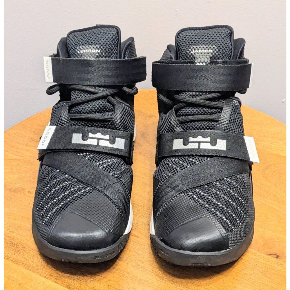 Nike Men's 9.5 LeBron Soldier 9 Team Basketball Shoes Black White 749498-001